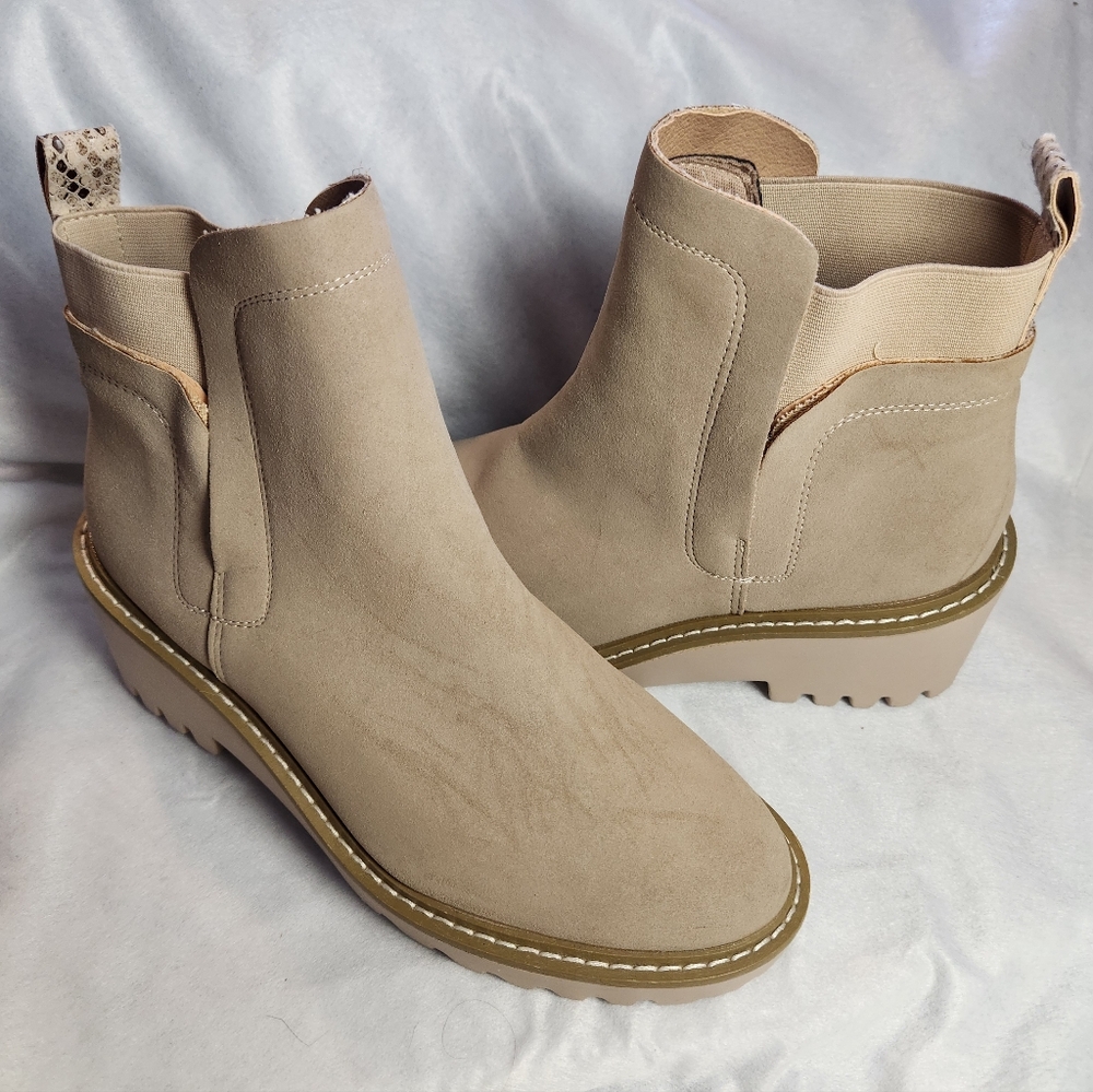 Nicole Miller Pocas Wedge Lug Platform Chelsea Boot Size 9 Ankle Boots Slip On